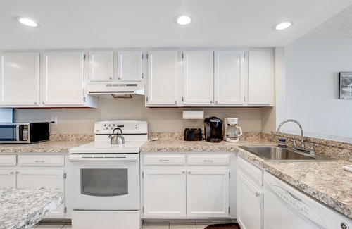 Bethany Beach Condo | Sea Colony Ocean 14th floor condo w/tennis court, shared sauna, and free WiFi