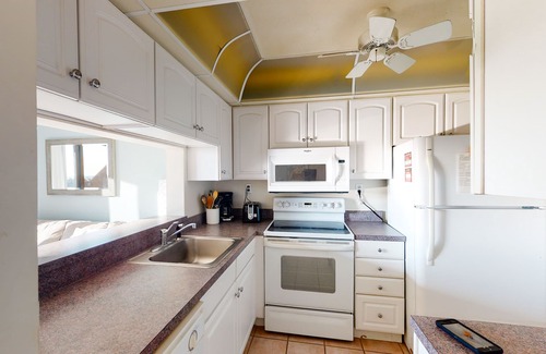 Bethany Beach Condo | Sea Colony Ocean 1st floor condo w/basketball court, tennis court, & WiFi