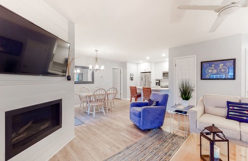 Bethany Beach Condo | Sea Colony Tennis First-Floor Condo w/Lake View, Basketball Court & Free WiFi