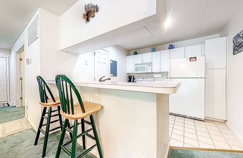 Bethany Beach Condo | Sea Colony Tennis condo w/central AC and access to pool and fitness center