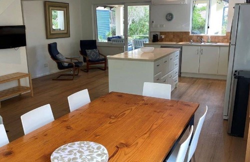 Dunsborough House | Sea Drift on Finlayson walking distance to Old Dunsborough Beach
