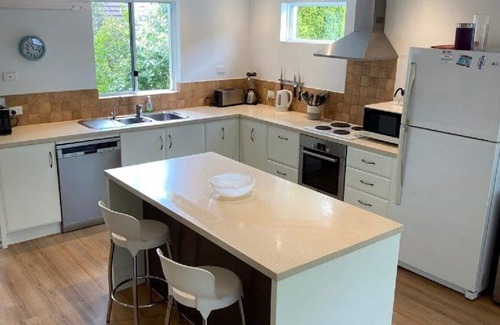 Dunsborough House | Sea Drift on Finlayson walking distance to Old Dunsborough Beach