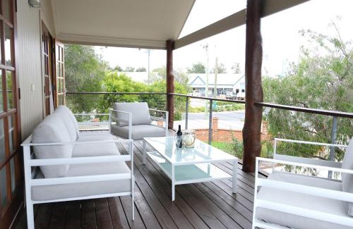 Dunsborough House | Sea Esta - town & beach on your doorstep