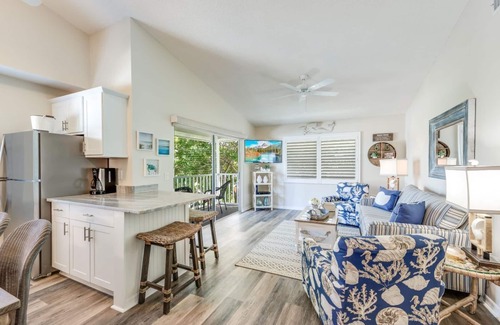 Siesta Key House | Sea Esta | Walking Distance to Siesta Key Beach & Village w/Heated Pool & Outdoor Dining