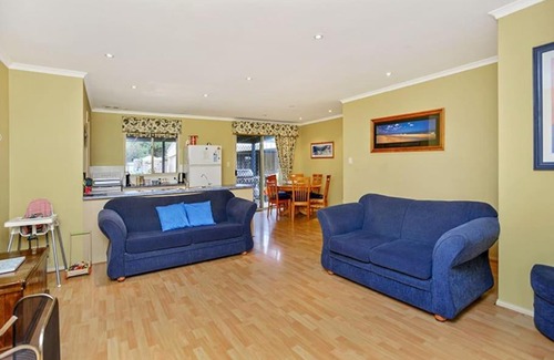 Goolwa South House | Sea-esta WIF Foxtel Pet Friendly