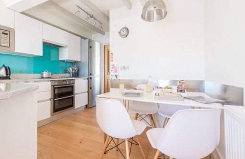 St Ives Cottage | Sea Fever spectacular sea views, private sunny balcony, Free WiFi