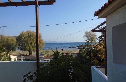 Tavari House | Sea Front two bedroom House in Lesvos