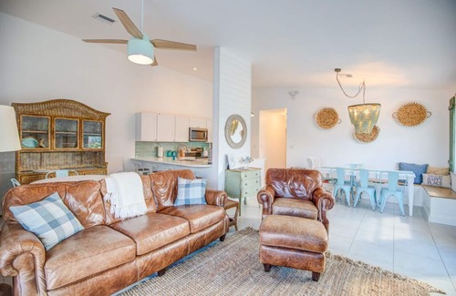 Key Colony Beach House | Sea Glass Beach Bungalow in Key Colony Beach!