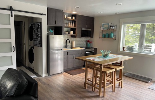 Ketchikan Apartment | Sea Glass Getaway Located Near the Marina will Sleep 4 People