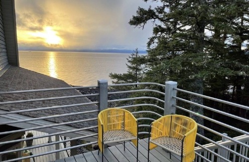Ketchikan Apartment | Sea Glass Getaway Located Near the Marina will Sleep 4 People
