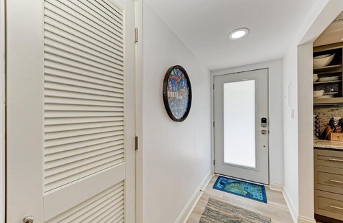 Whitney Beach Apartment | Sea Grape Inn 7 - BEACHFRONT Property