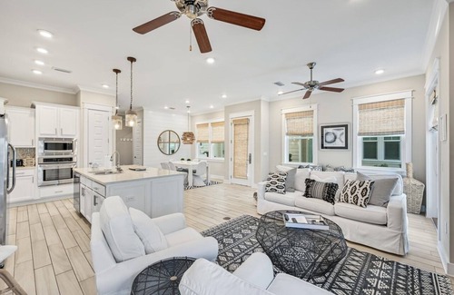 Panama City Beach House | "Sea Happy" Prominence home - Six-seater Golf cart, Beach cruisers, Two pools