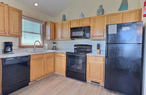 Hatteras Island Cottage | Sea Horse- Oceanside- Only a short Walk to Beach- Community Pool & Spa
