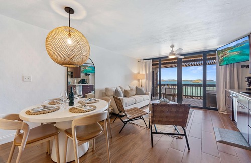 Frydendal Condo | Sea La Vie 2025 Renovated On Sapphire Beach King Bed