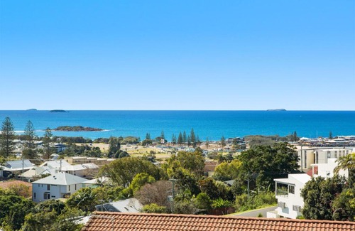 Coffs Harbour Apartment | Sea la Vie #3 Luxury Apartment in Coffs Harbour Jetty with hot tub, views, walking distance to the beach!