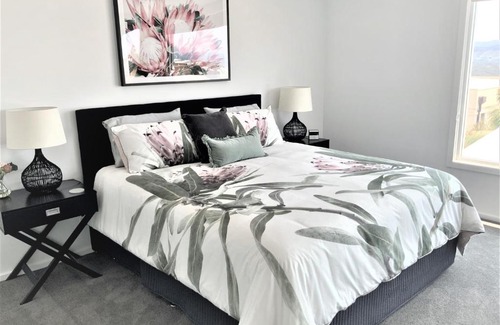 Coffs Harbour Apartment | Sea la Vie #3 Luxury Apartment in Coffs Harbour Jetty with hot tub, views, walking distance to the beach!