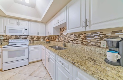 Redington Shores Condo | Sea La Vie at San Remo