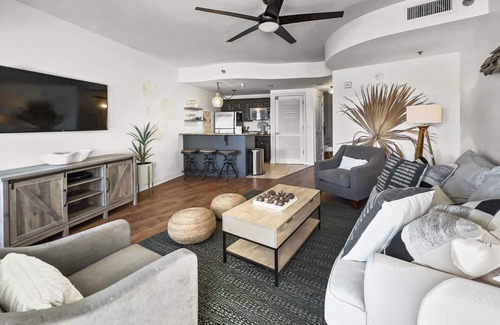 Sunnyside Condo | "Sea La Vie" | Gulf & Lakefront Views | Community Heated Pool | Tennis, Pickleball, Basketball