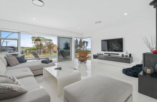 Culburra Beach House | Sea La Vie - Pet Friendly with Fireplace and Swimming Pool & Spa