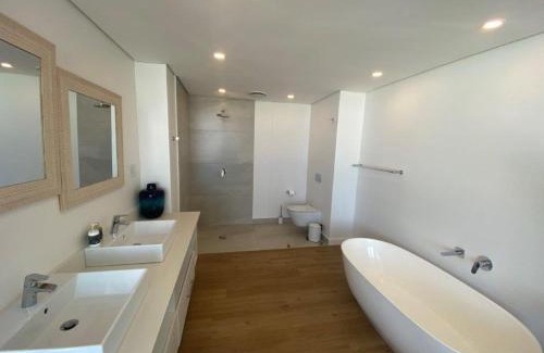Umdloti Apartment | Sea La Vie - with Inverter