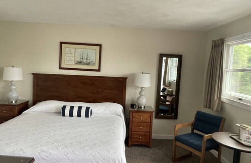 Gloucester Hotel | Sea Lion Motel and Cottages