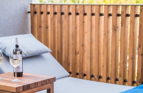 Khelmata Apartment | SEA (Loft suite with heated outdoor jacuzzi)