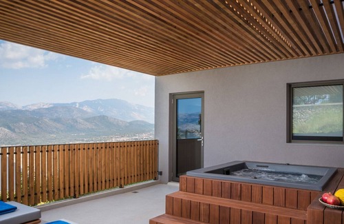 Khelmata Apartment | SEA (Loft suite with heated outdoor jacuzzi)