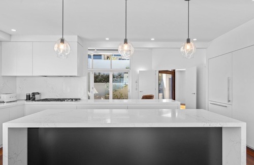 Killcare Heights House | Sea Mist by HolidayCo.