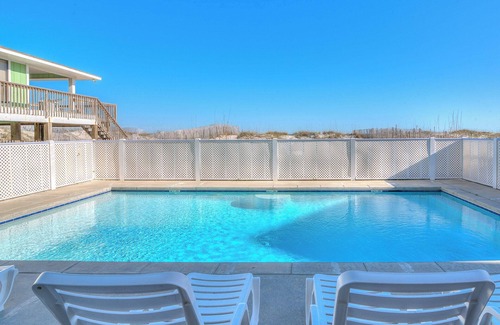 Gulf Shores House | Sea Monster. 16 BR Beachfront. Pool. Extra fridges. Lots of space. And right on the beach!