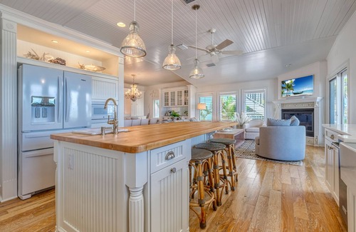 Indian Rocks Beach House | Sea Oats Beach House and Bungalow - 5 Bedroom Direct Gulf Front with a Pool!