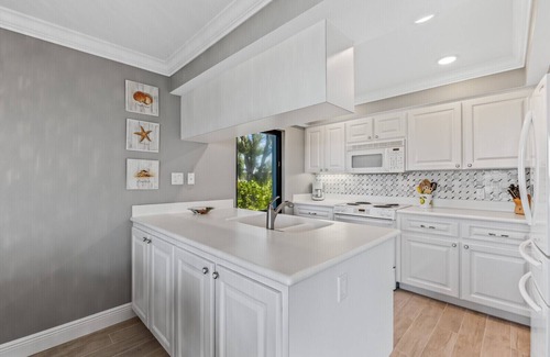 Boca Grande Condo | Sea Oats C-157, Beachfront 2-bedroom, 2-bath condo