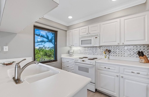 Boca Grande Condo | Sea Oats C-157, Beachfront 2-bedroom, 2-bath condo