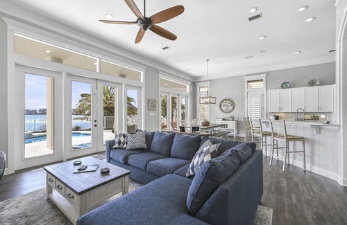 Fort Walton Beach - Destin House | Sea of Dreams. Remodeled Lakefront 4 Bed, Heated Pool, Golf Cart and Bikes!