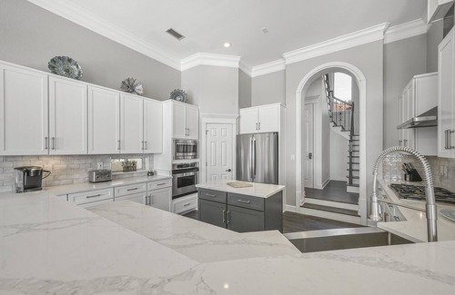 Fort Walton Beach - Destin House | Sea of Dreams. Remodeled Lakefront 4 Bed, Heated Pool, Golf Cart and Bikes!