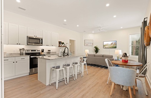 Brunswick House | Sea on Wolfe | 2 Bed, 1 Bath
