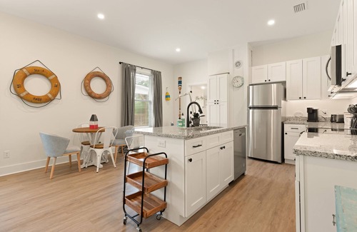 Brunswick House | Sea on Wolfe | 2 Bed, 1 Bath