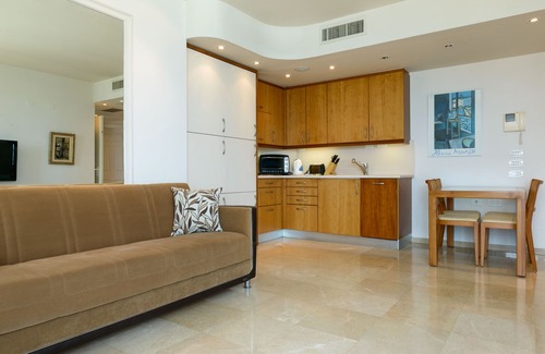 Kerem HaTeimanim Apartment | Sea Pearl – 1 Bedroom Beachfront Apartment