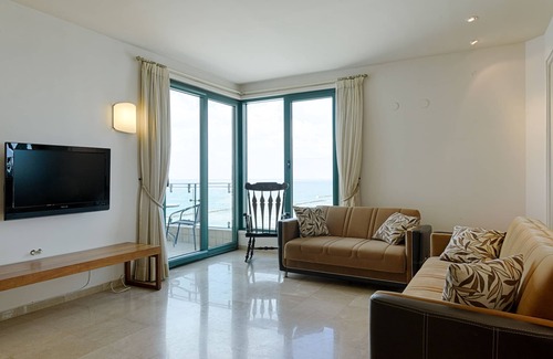 Kerem HaTeimanim Apartment | Sea Pearl – 1 Bedroom Beachfront Apartment