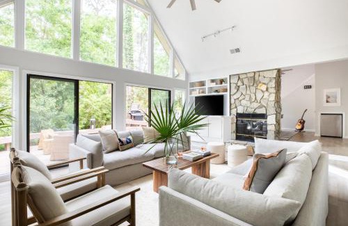 Sea Pines House | Sea Pine by AvantStay Private Modern Home Surrounded in Lush Greenery Close to Beach