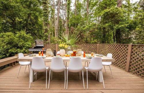Sea Pines House | Sea Pine by AvantStay Private Modern Home Surrounded in Lush Greenery Close to Beach