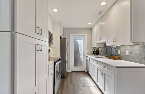 Sea Pines Villa | Sea Pines, Amazing Complete Remodel, Walk to the Beach Club, Two free bikes