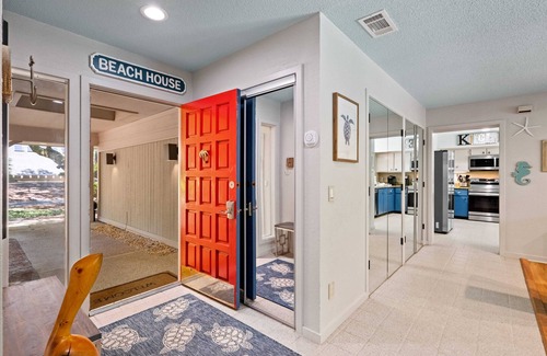 Oceanside House | Sea Pines Cottage 2 min walk to Beach! 5th Row. Pool, Hot Tub, Kids Room!