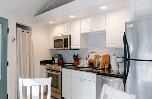 Oceanside House | Sea Pines cottage dream, 5-minute walk to beach, pool, pet friendly