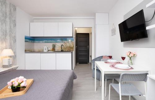 Jastrzebia Gora Apartment | Sea Power Horyzont Apartament typu Queen nr 14 z balkonem i tarasem by Noclegi Renters