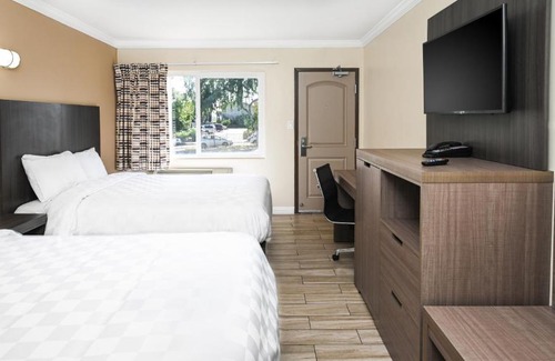 Zaferia Hotel | Sea Rock Inn - Long Beach