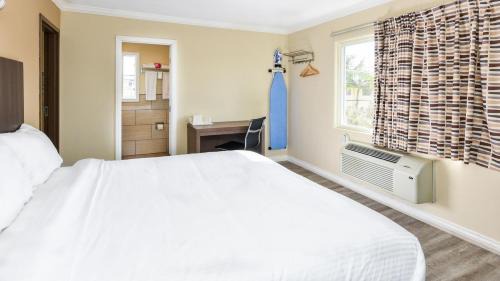 Zaferia Hotel | Sea Rock Inn - Long Beach