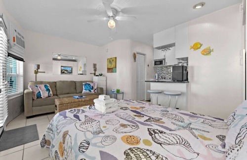 North Redington Beach Apartment | Sea Rocket 24: Second Floor Beachside Retreat