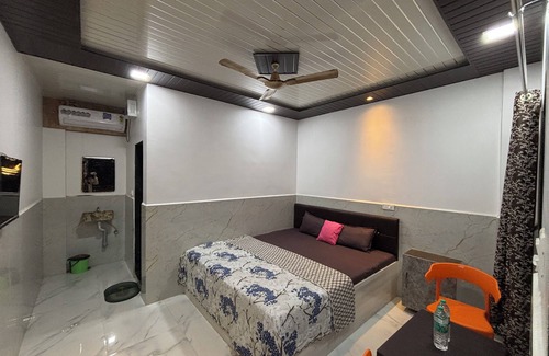 Virar West Hotel | sea royal rooms and cafe