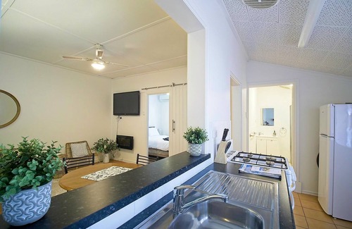 Dalrymple Apartment | Sea Salt Apartment 2 ~ Short walk to beach! Free WiFi! newly decorated!