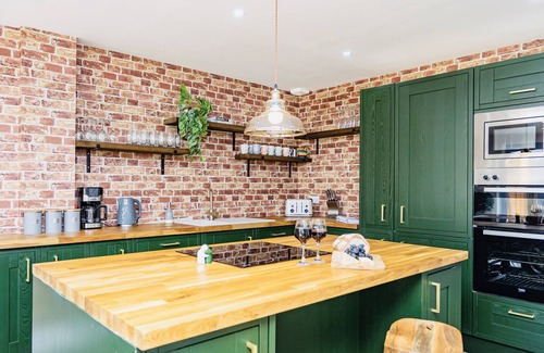 New Forest District House | Sea salt Chalet- luxury sleeps 10 + playroom